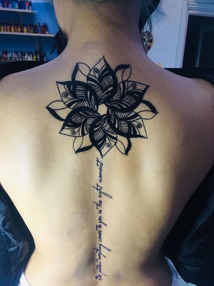 tatto sau gáy lung linh mang lại khách