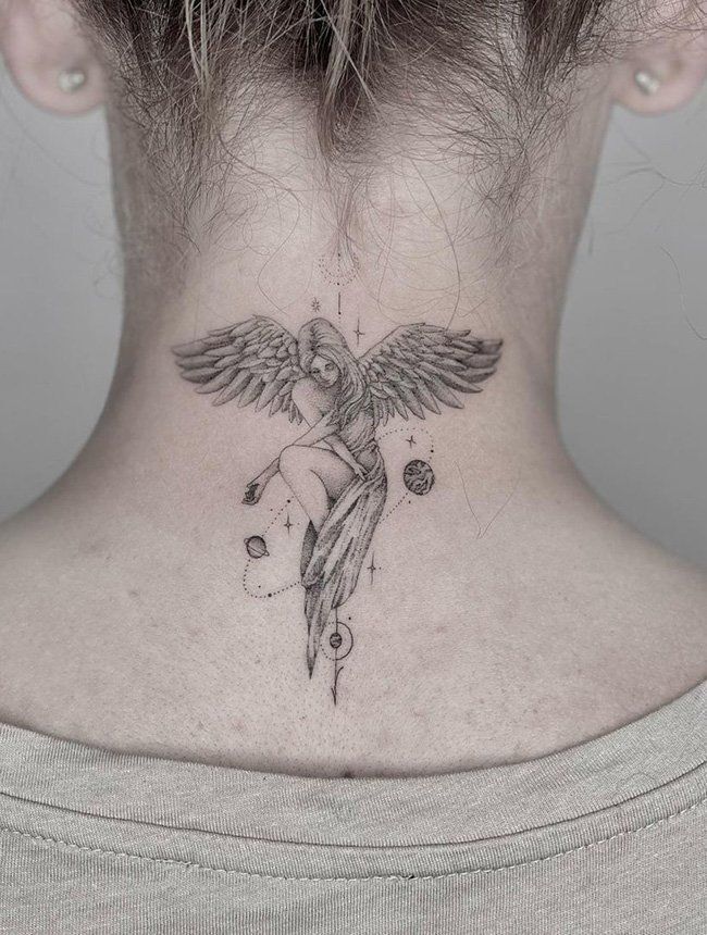 tatto cục cưng sau gáy mang lại khách