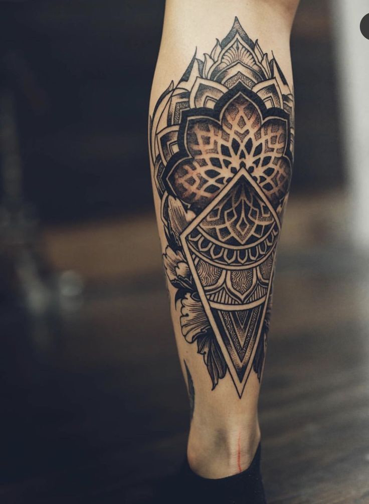 tattoo hoa văn ở bắp chân chứa đựng tâm tư sâu sắc