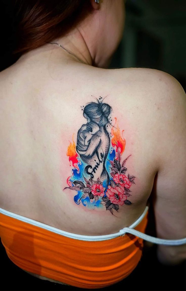 tattoo mẹ bồng con đẹp và bắt mắt ở vai