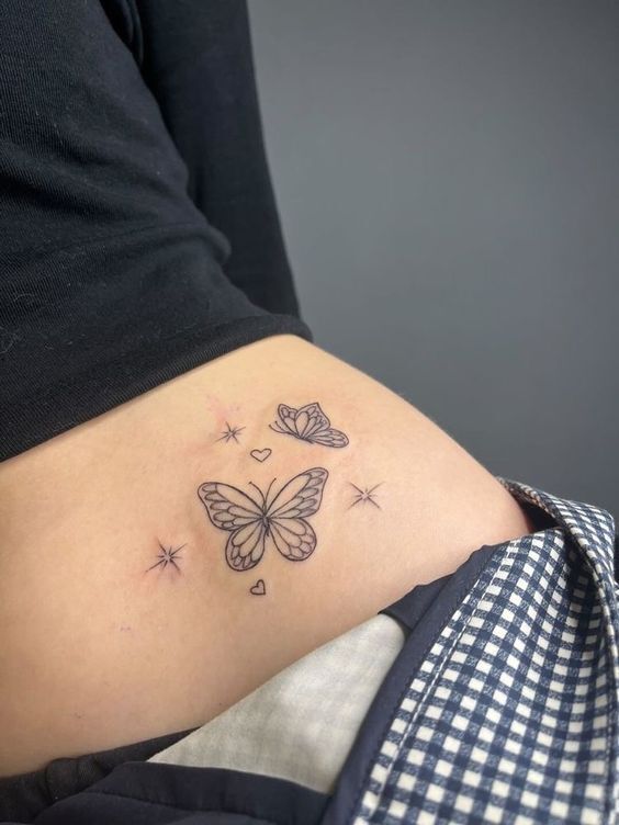 tattoo con bướm mini ở eo nữ cực xinh