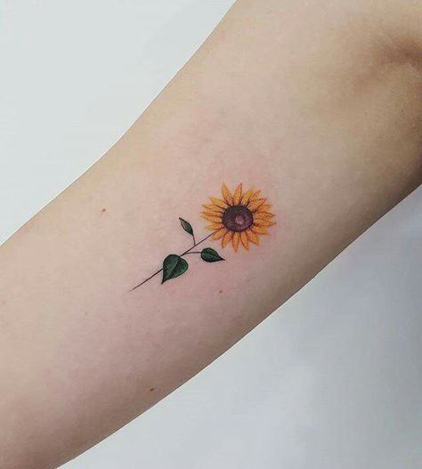 tattoo mini hoa hướng dương với vẻ đẹp quý phái