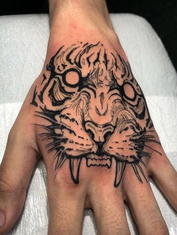 hình tattoo đầu hổ nghệ thuật trên tay