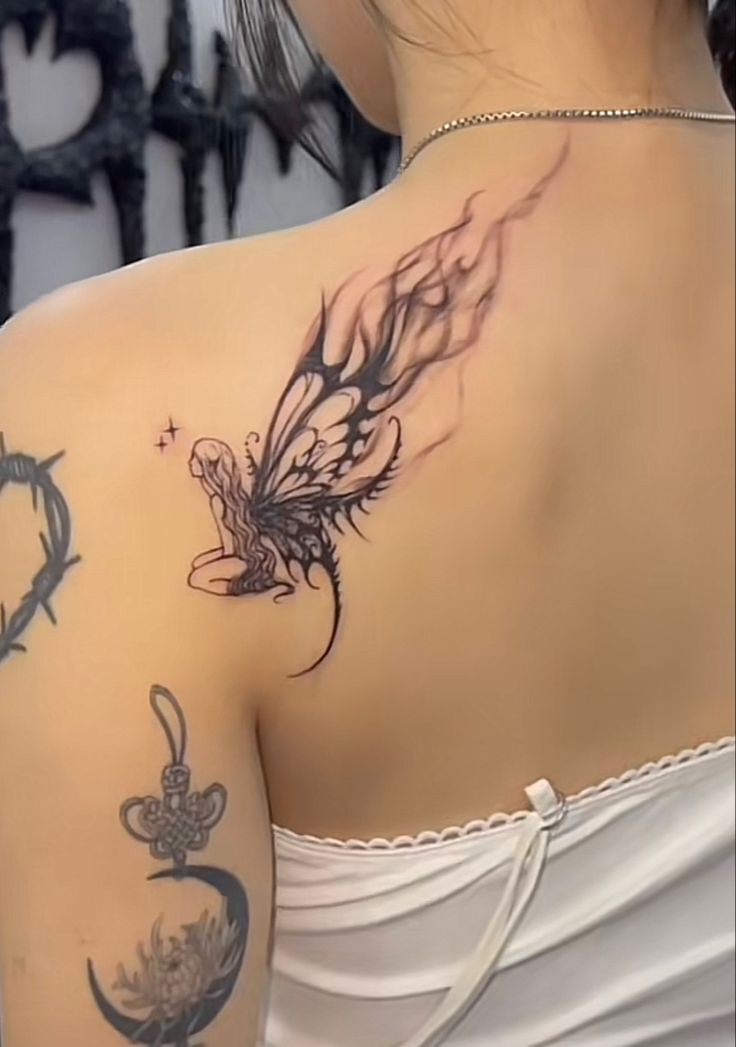 kiểu tattoo cô tiên xanh đáng yêu ở bả vai