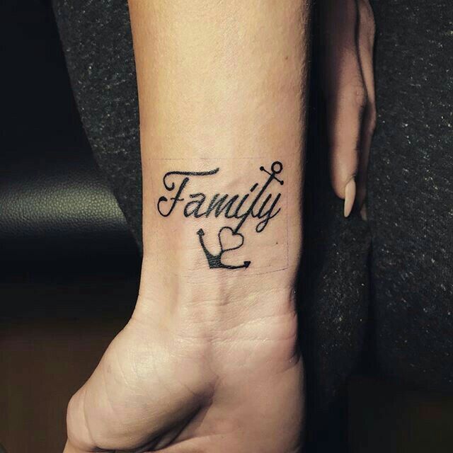 mẫu tattoo chữ family đầy ý nghĩa