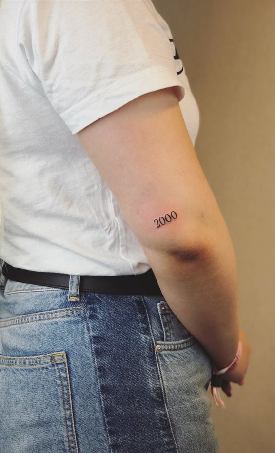 mẫu tattoo năm sinh mini