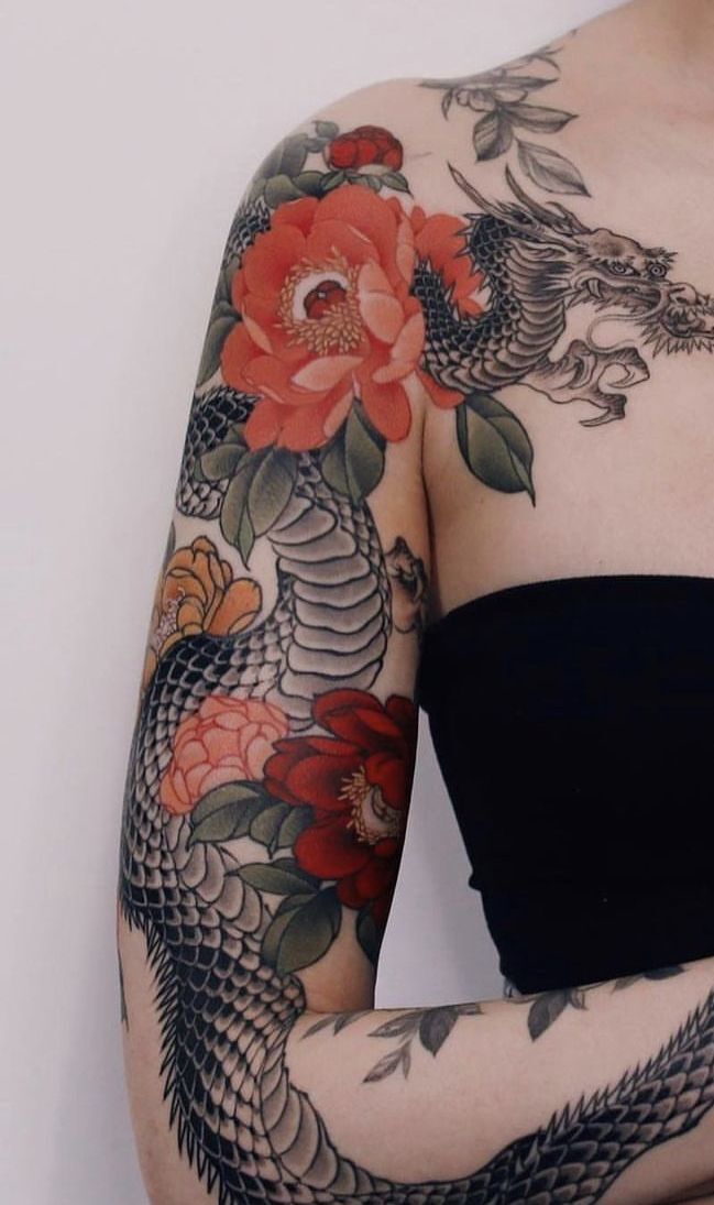 mẫu tattoo rồng và mẫu đơn trên cánh tay