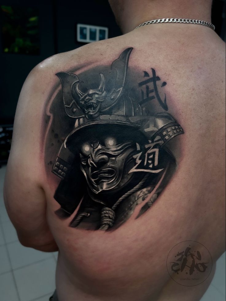 mẫu xăm tướng samurai sau bả vai