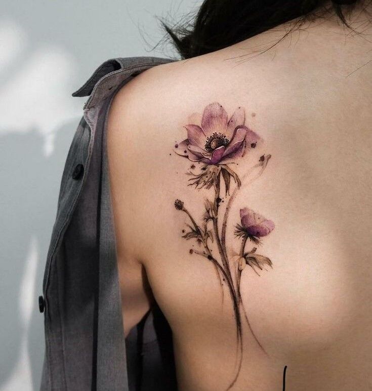 quyến rũ với mẫu tattoo hoa ở bả vai