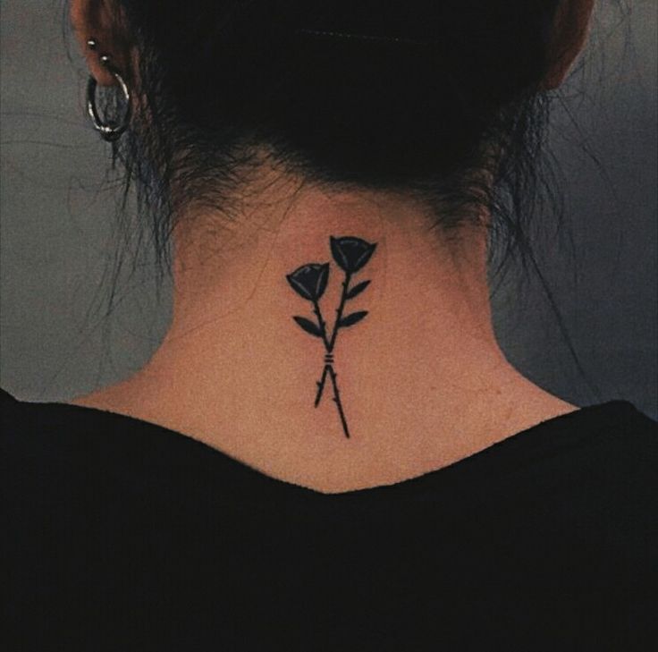 tattoo cánh bướm nhẹ nhàng sau gáy