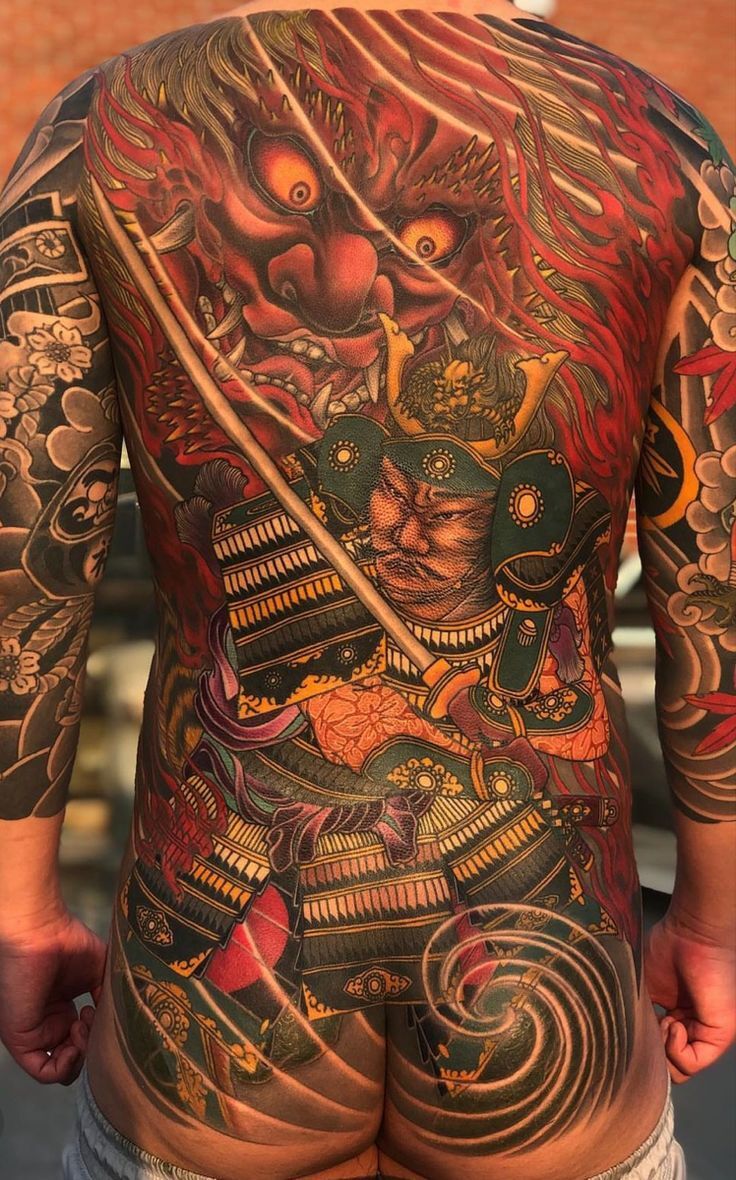 xăm tướng samurai kín người