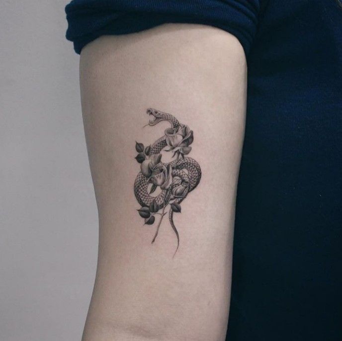 kiểu tattoo con rắn mini đầy nghệ thuật