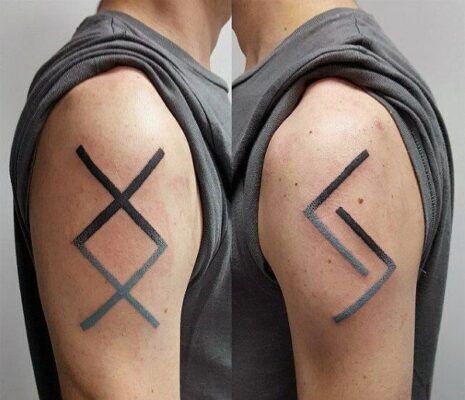 tattoo bắp tay kiểu chữ rune phong cách độc đáo