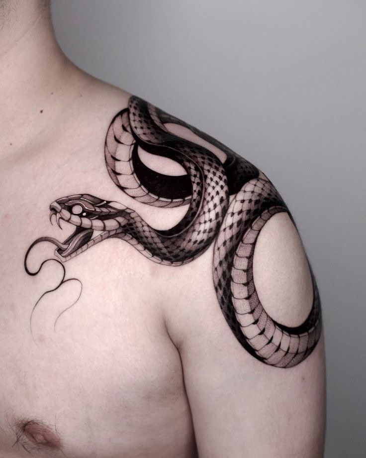 tattoo con rắn ở vai cực chiến